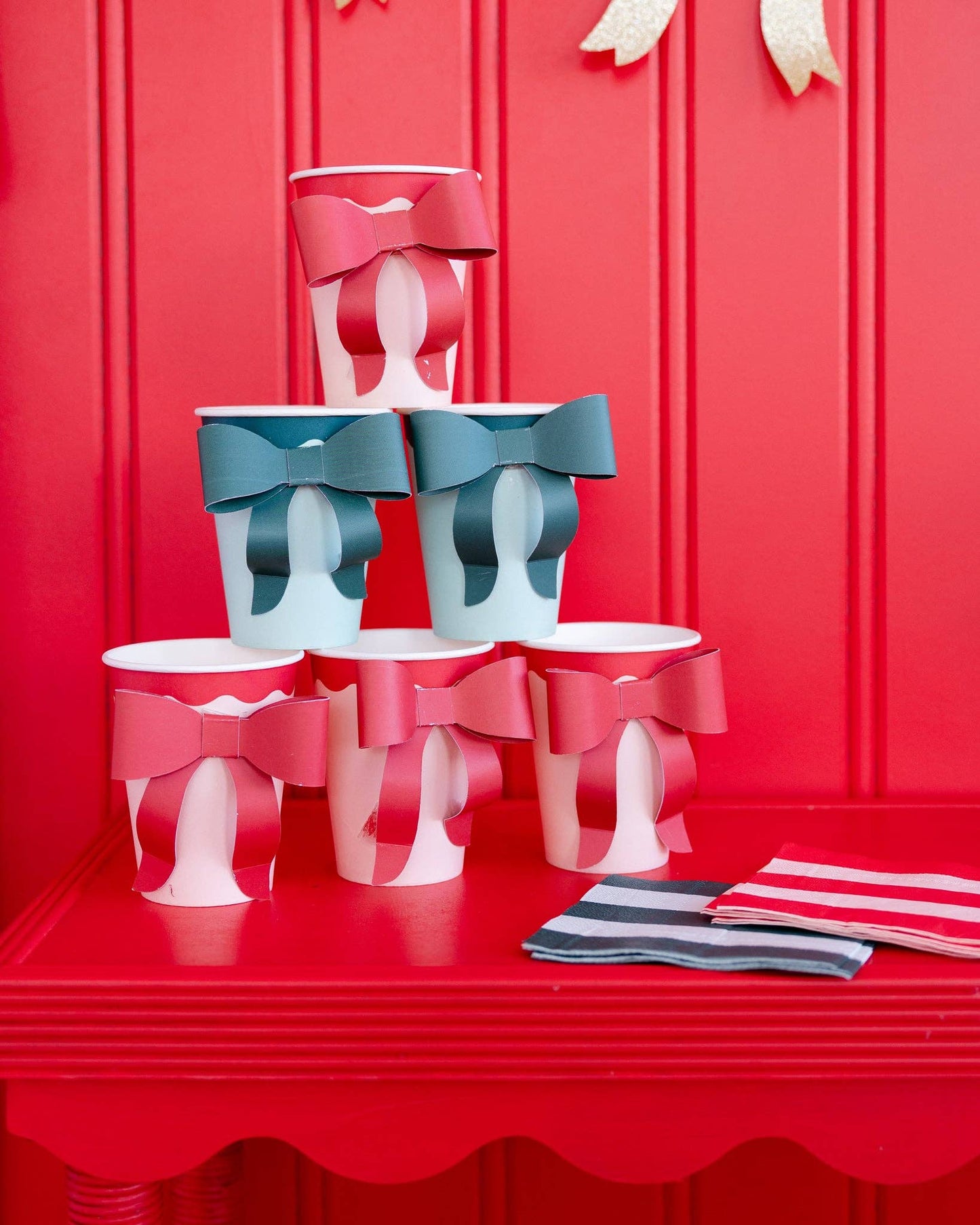 Red and Pink Bow Paper Cups 8ct