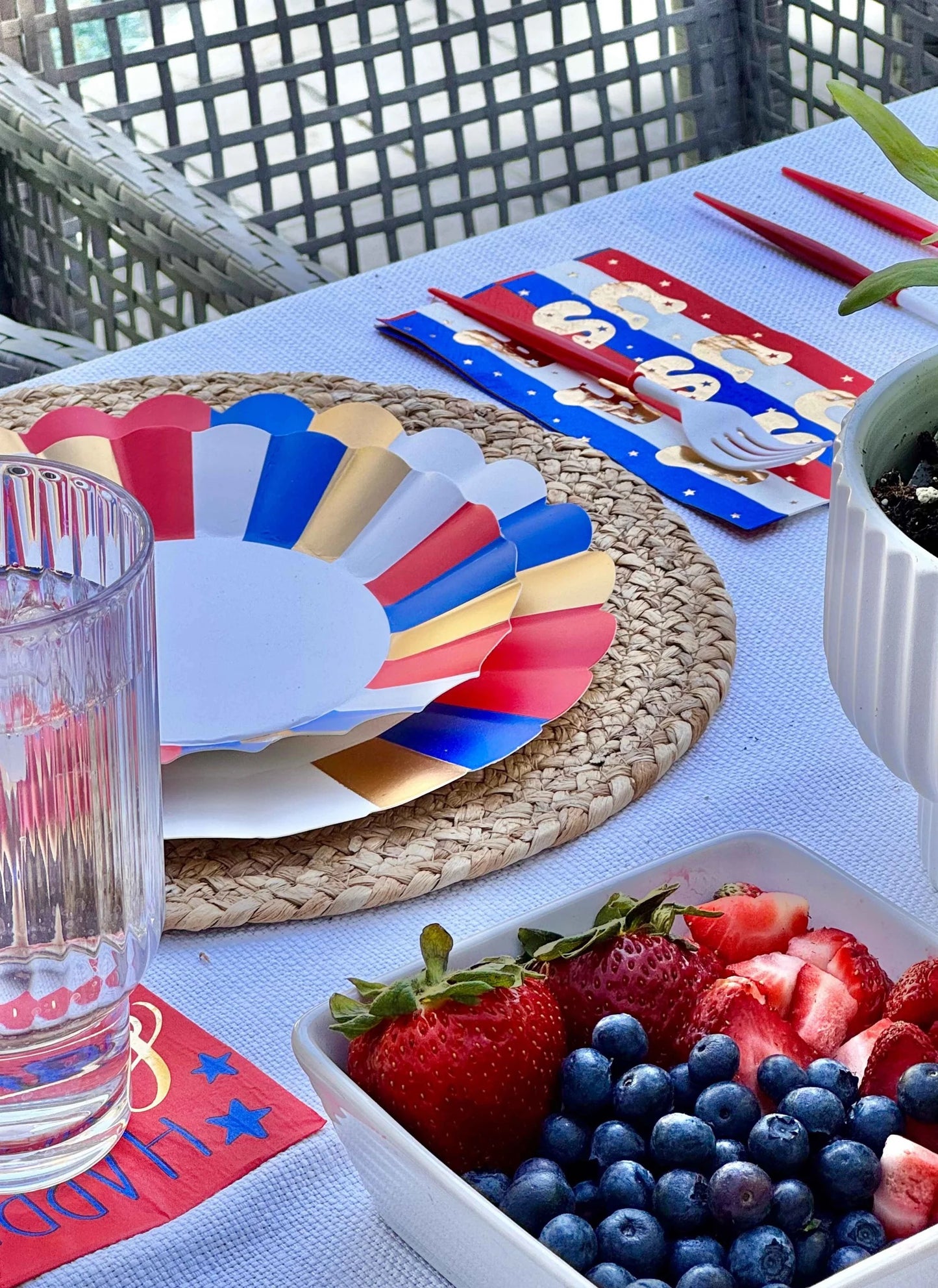 Patriotic Flower Scalloped Salad Plate Set/8