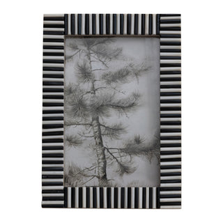 Ribbed Photo Frame, Black & White (Holds 4" x 6" Photo)