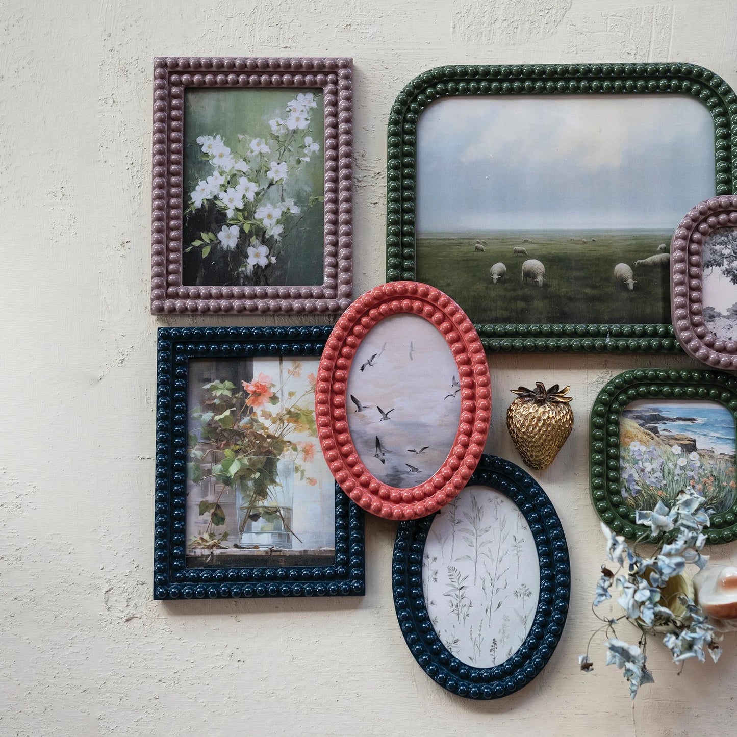 Oval Resin Bobbin Photo Frame, 2 Colors (Holds 4" x 6" Photo) (Hangs or Sits)