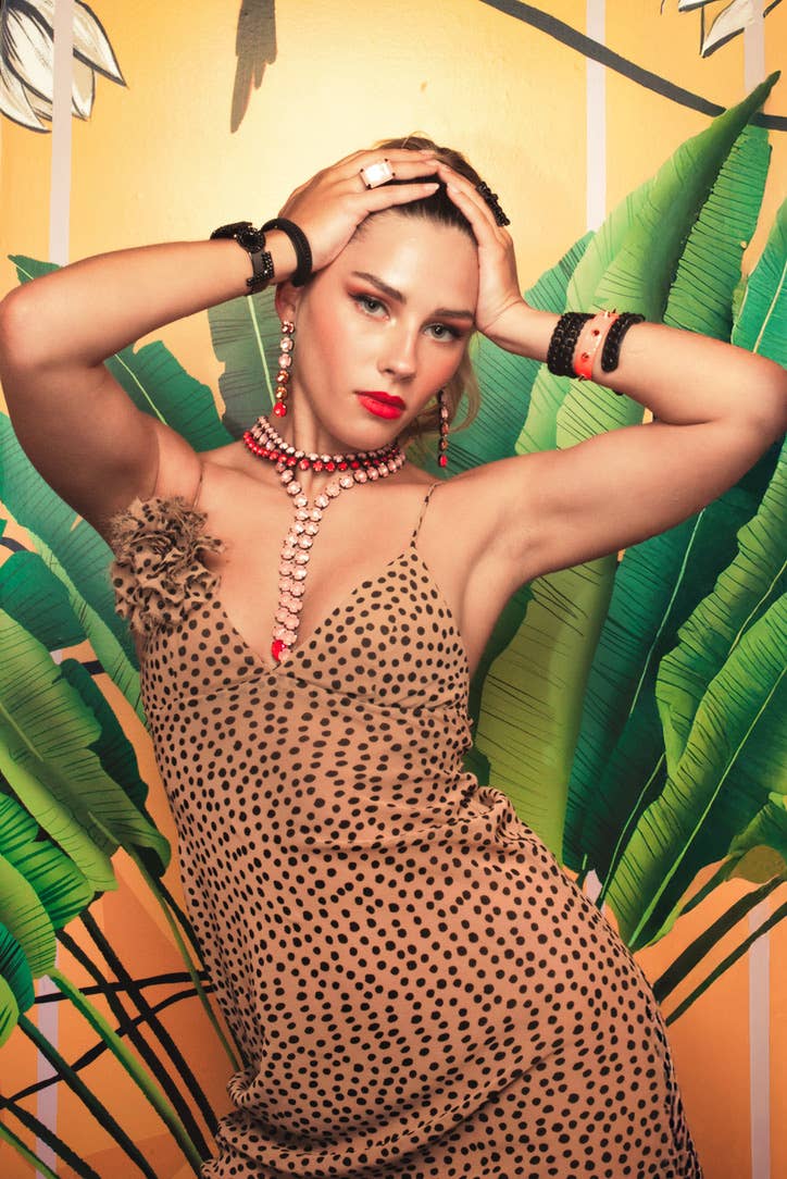 Split Necklace in Smutt / Flamingo Ignite