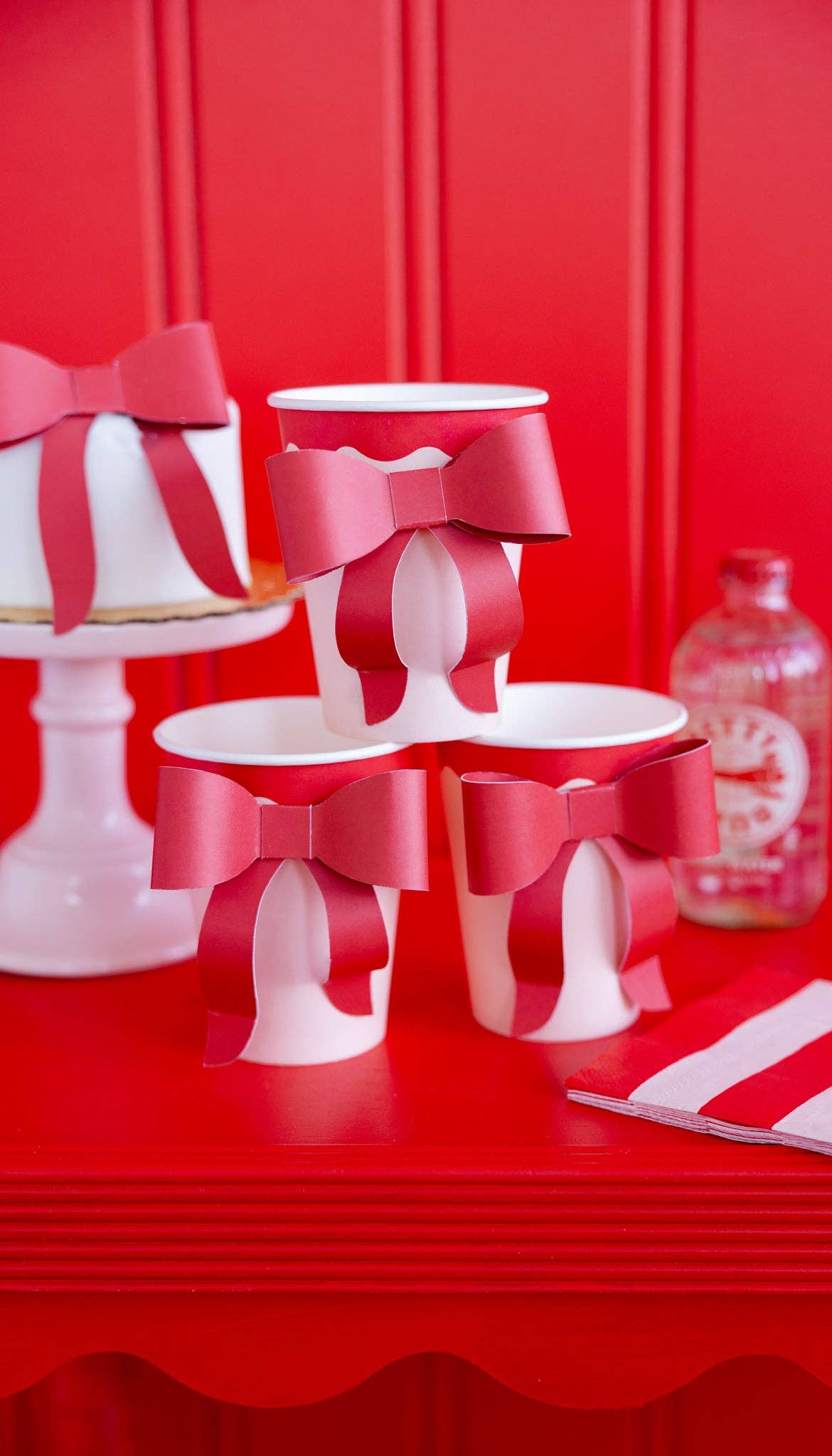 Red and Pink Bow Paper Cups 8ct